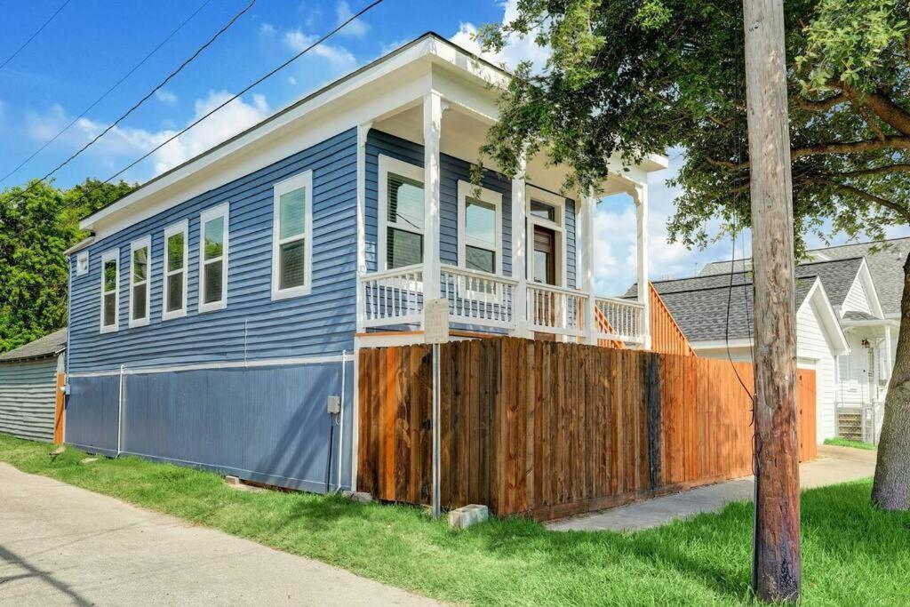 Renovated Beach Bungalow! Galveston Exterior photo