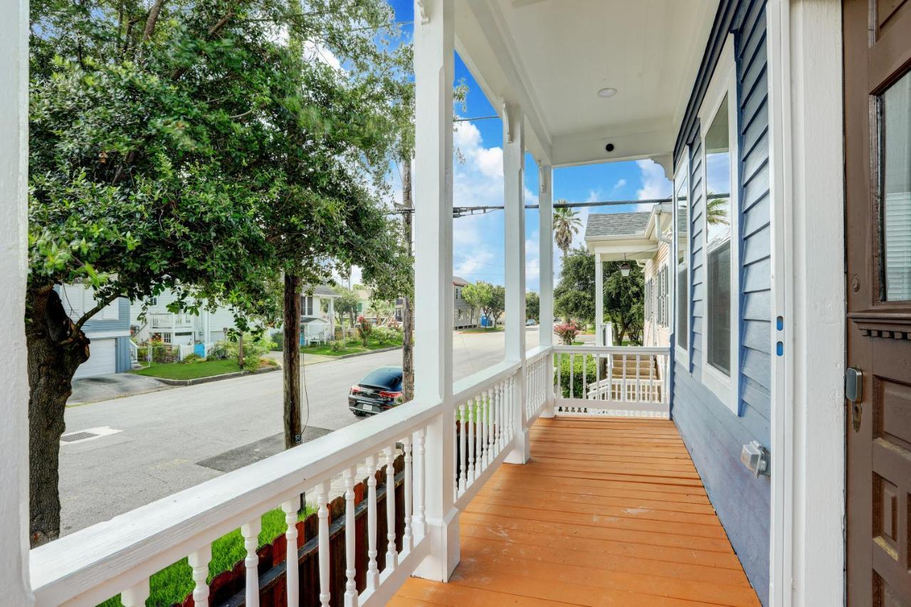 Renovated Beach Bungalow! Galveston Exterior photo