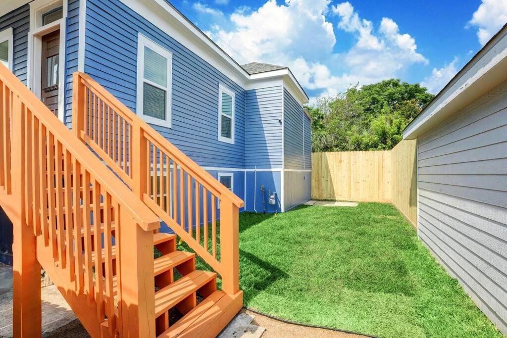 Renovated Beach Bungalow! Galveston Exterior photo
